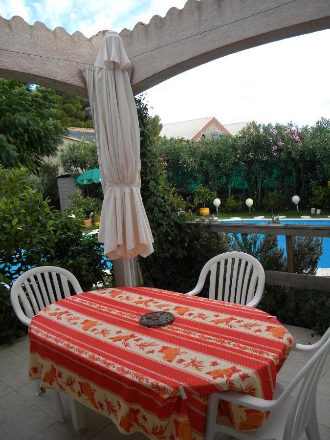 Bed and Breakfast Chez Patrick Roujan Esterno foto