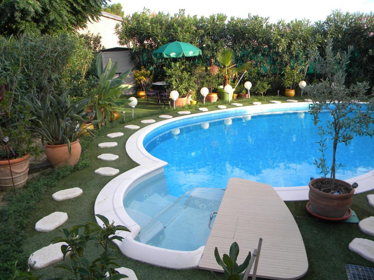 Bed and Breakfast Chez Patrick Roujan Esterno foto