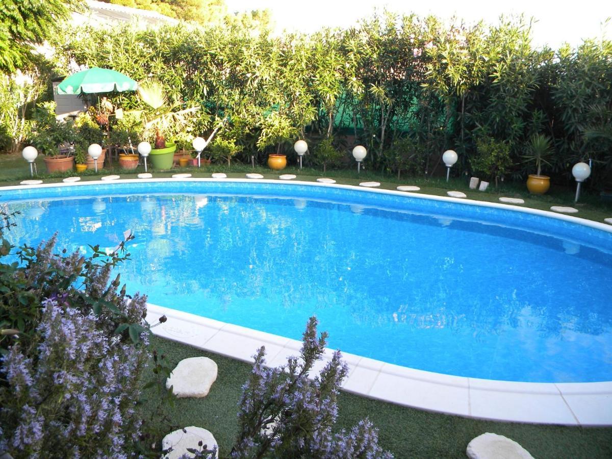 Bed and Breakfast Chez Patrick Roujan Esterno foto