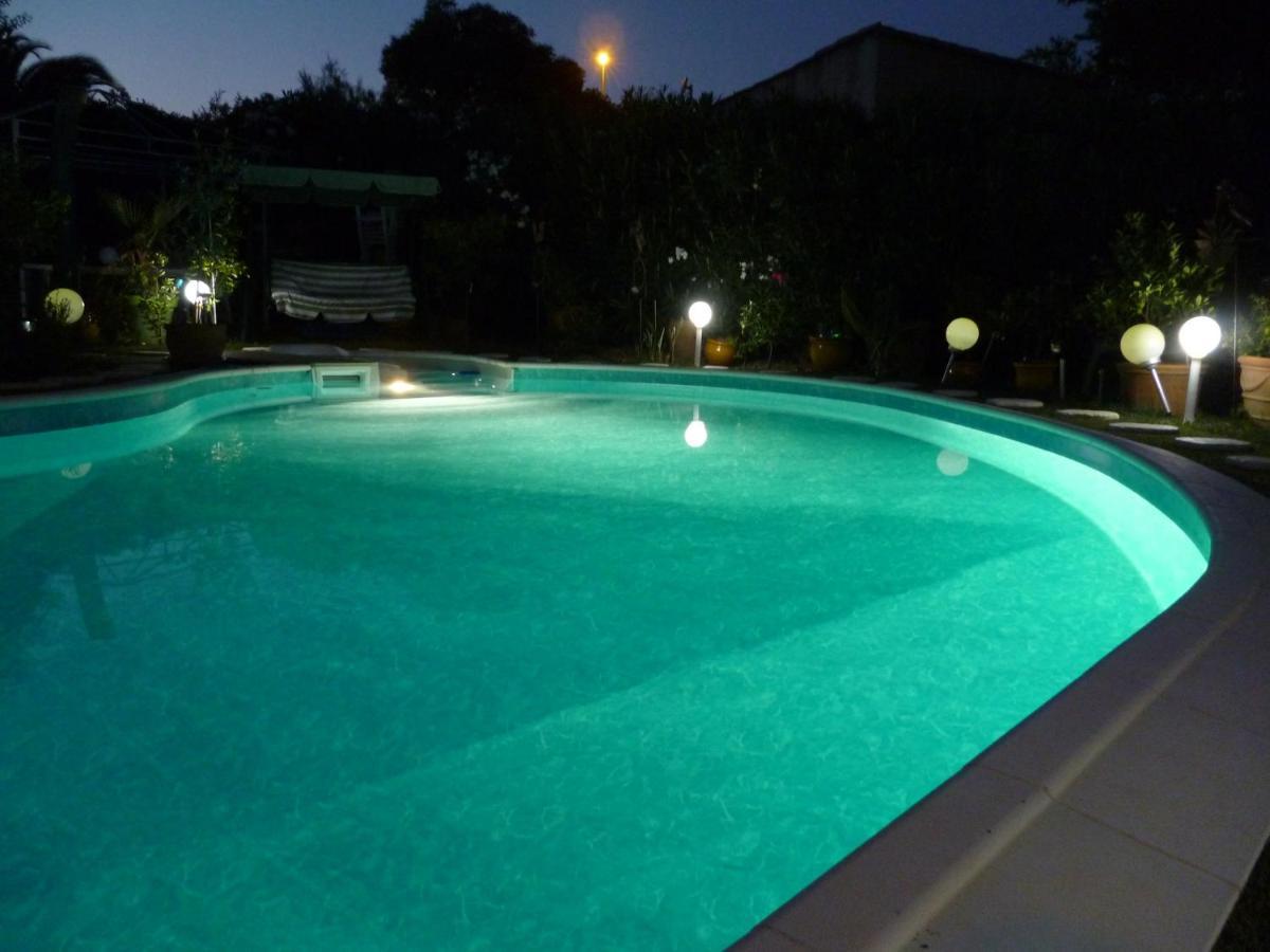 Bed and Breakfast Chez Patrick Roujan Esterno foto
