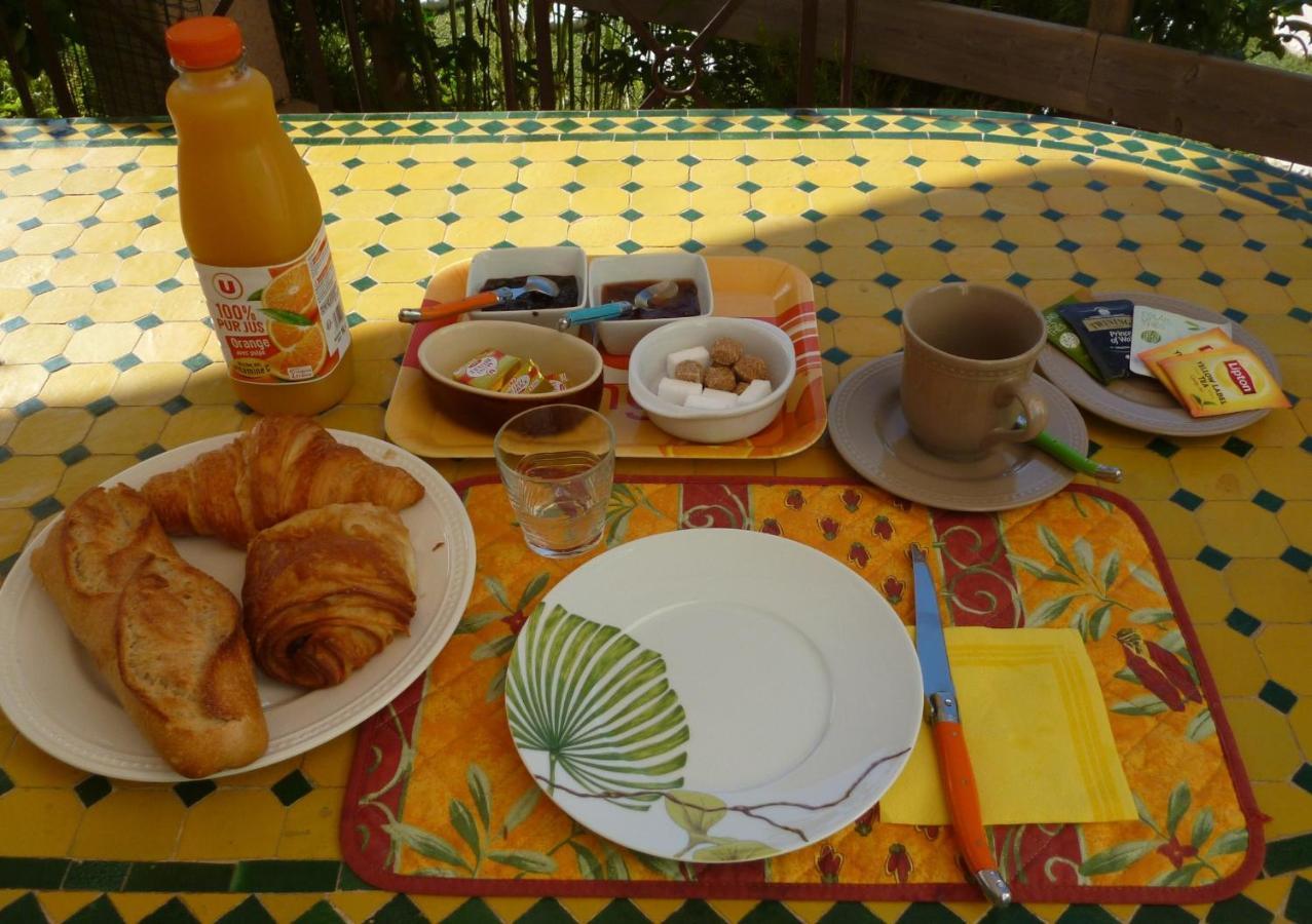 Bed and Breakfast Chez Patrick Roujan Esterno foto